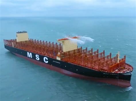 Dünyanın en büyük konteyner gemisi kaç metre